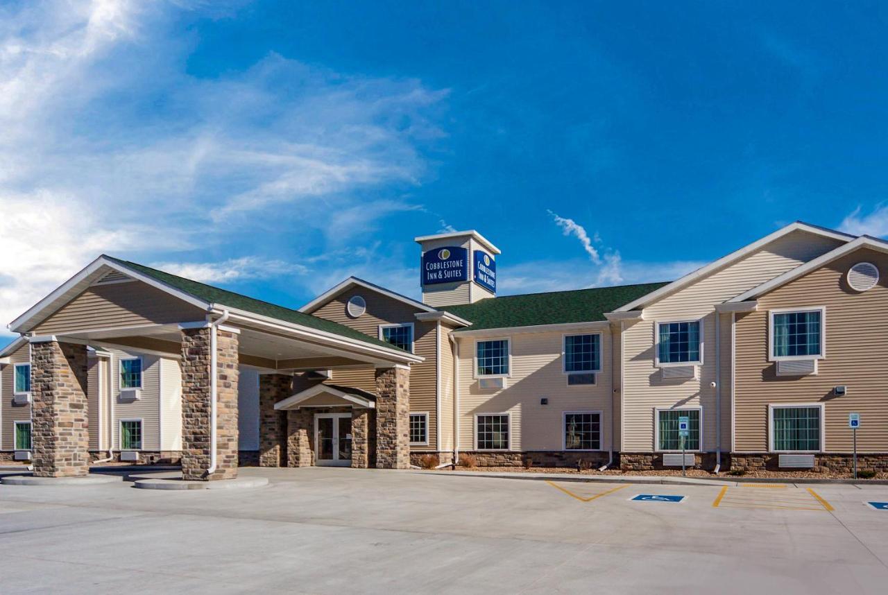 Cobblestone Inn & Suites-Fremont Exterior foto